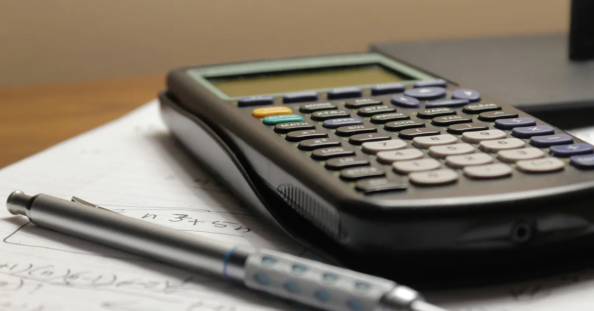 How to file ITR for freelancers in India with calculator and tax papers
